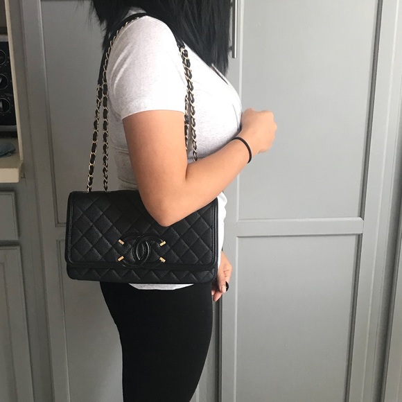 *soldddddd* Medium Flap Filigree Chanel bag $3100 - Picture 5 of 7